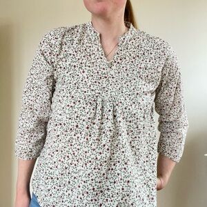 Women’s Cream Floral V-Neck 3/4 Sleeve Top